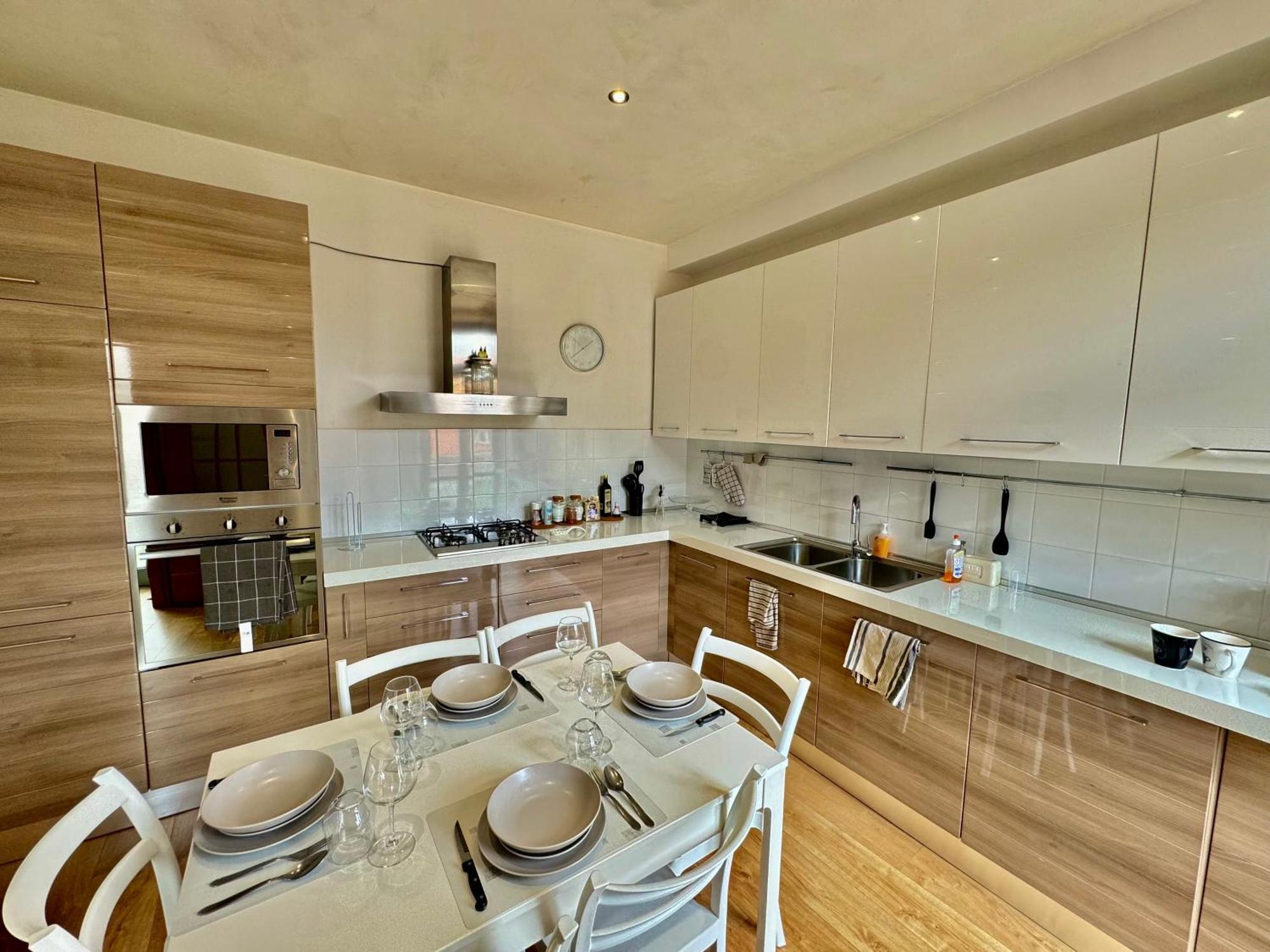 2bd Near The Station Como
